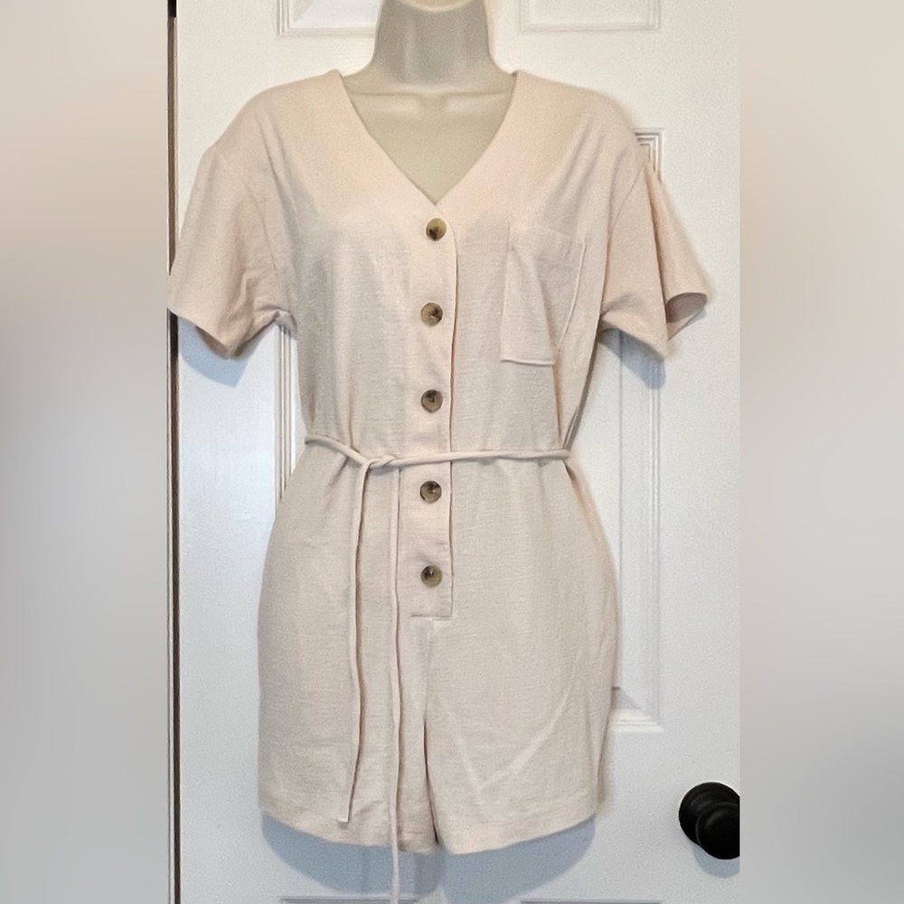 Old Navy Shorts Romper, Beige/Cream, Button-Down, Pockets, Size Small